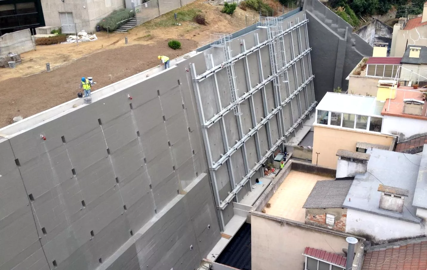 Estabilização de muro de contenção colapsado em Lisboa