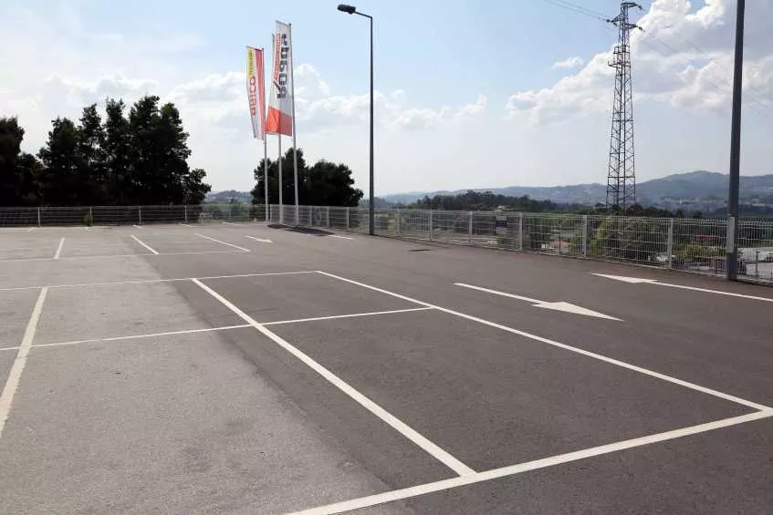 Geo Leca® ajuda a recuperar muro de suporte em zona comercial