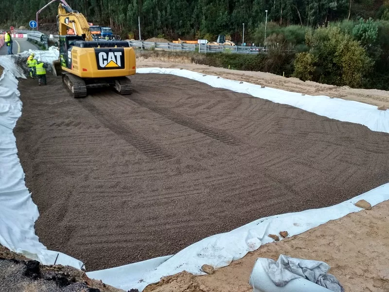 Agregado leve Leca® permite alargar estrada de forma simples e rápida