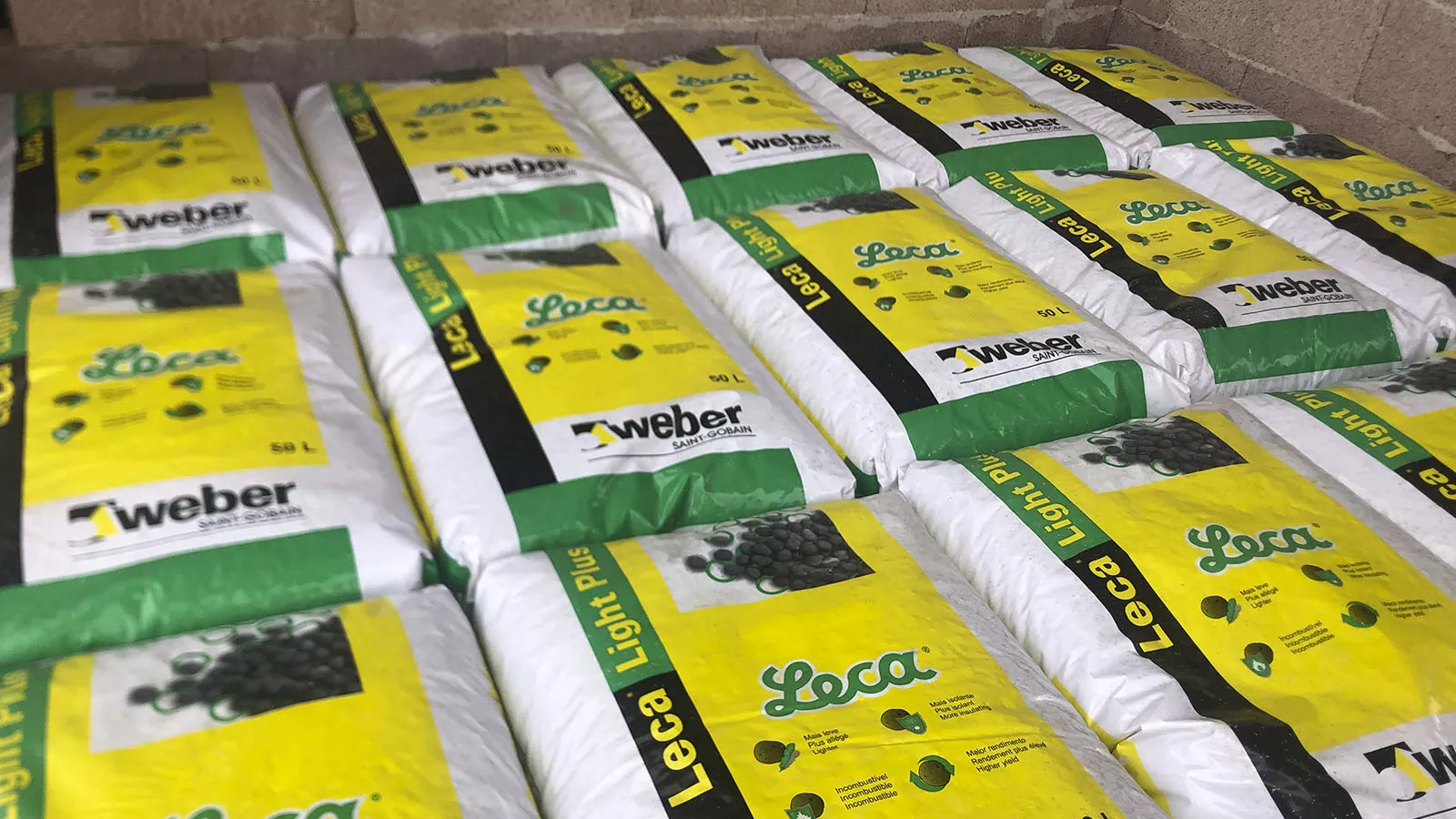 Dispor os sacos de Leca® L justapostos uns aos outros.
